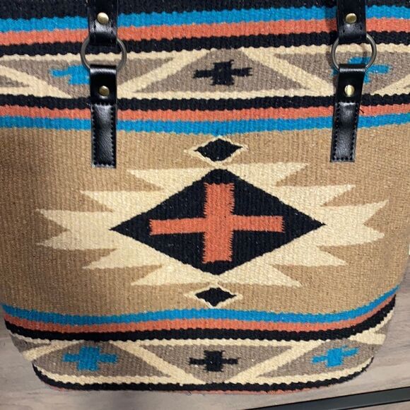 Santa Rosa Handwoven Handbag - Picture 2 of 6